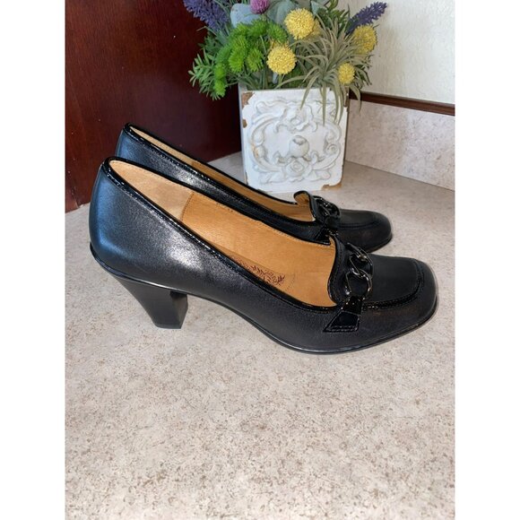 New Sofft Black Leather Heeled Ronna Loafers 7.5M Classic Chain Detail Comfort W - Picture 2 of 7